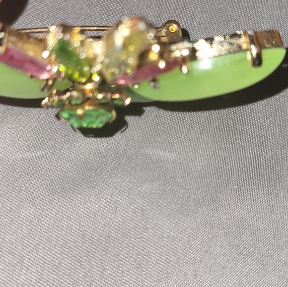 Brooch green and pink stones/gems with gold tone pin on back. - Picture 4 of 6
